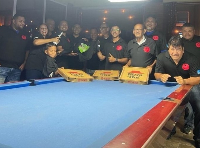 Barracuda Billiard Team a bautisa nan uniform nobo