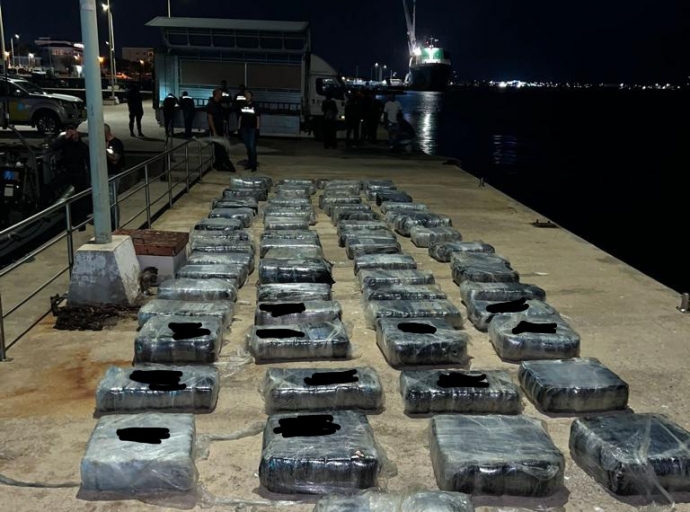 Un biaha mas Wardacosta a intercepta go-fast cu mas di 1600 kilo cu droga