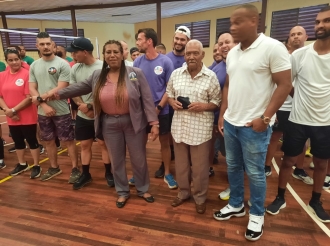 Polisnan di diferente distrito ta bay enfrenta otro den tur tipo di deporte