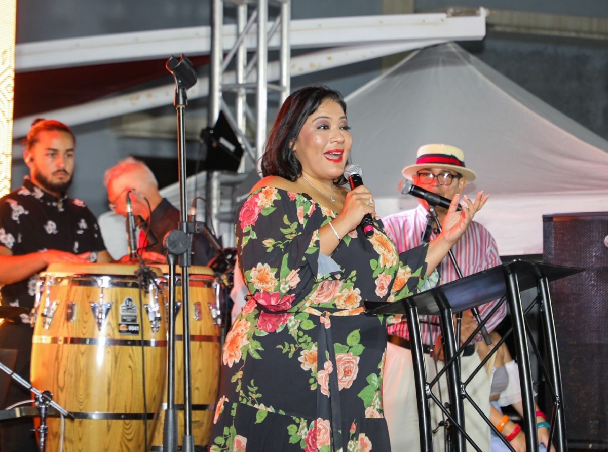 Minister Xiomara Maduro a dedica poema na Etty
