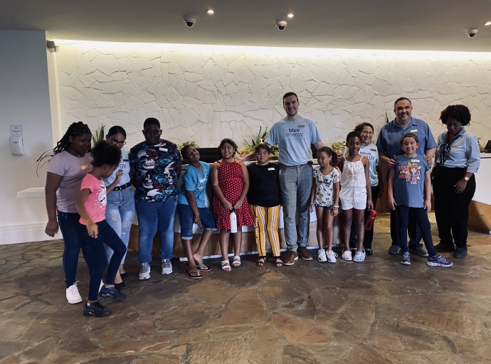 Na Hilton Aruba Caribbean Resort & Casino tabata tin un 'Dia pa trece bo yiu na trabao'