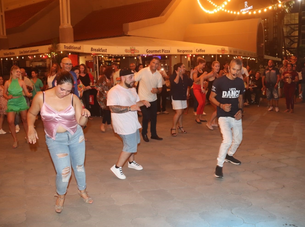 Prome evento “One Happy Dance Tour” a tuma lugar diasabra anochi den cuadro di Congreso di Baile