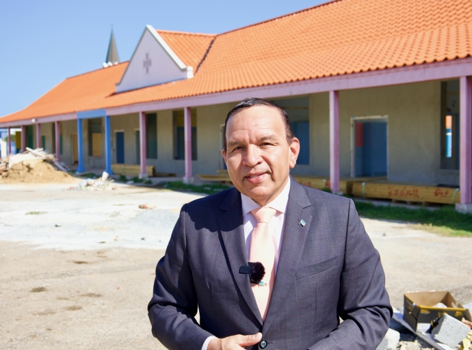 Minister Endy Croes cu 'update' encuanto proceso di renovacion di St. Aloysius Scol