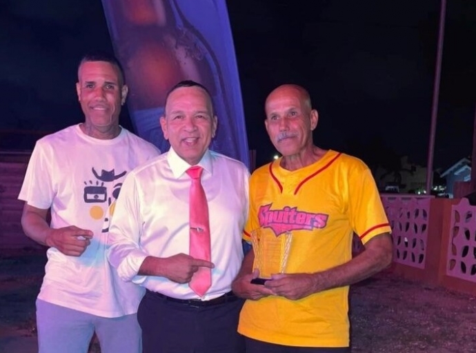 Premio Excelencia den Deporte a reconoce Sr. Henk Arnold como Baluarte Deportivo 2021