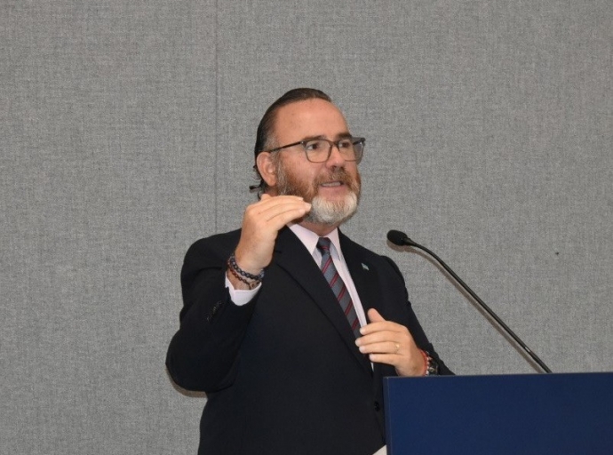 Tur proyecto energetico cu bin riba e zona di refineria mester uza gas natural
