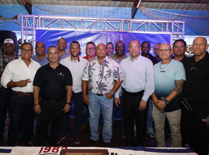 Reconocimento na Seleccion di Aruba cu a titula Campeon Latinoamericano Senior Division na aña 1981 y 1982