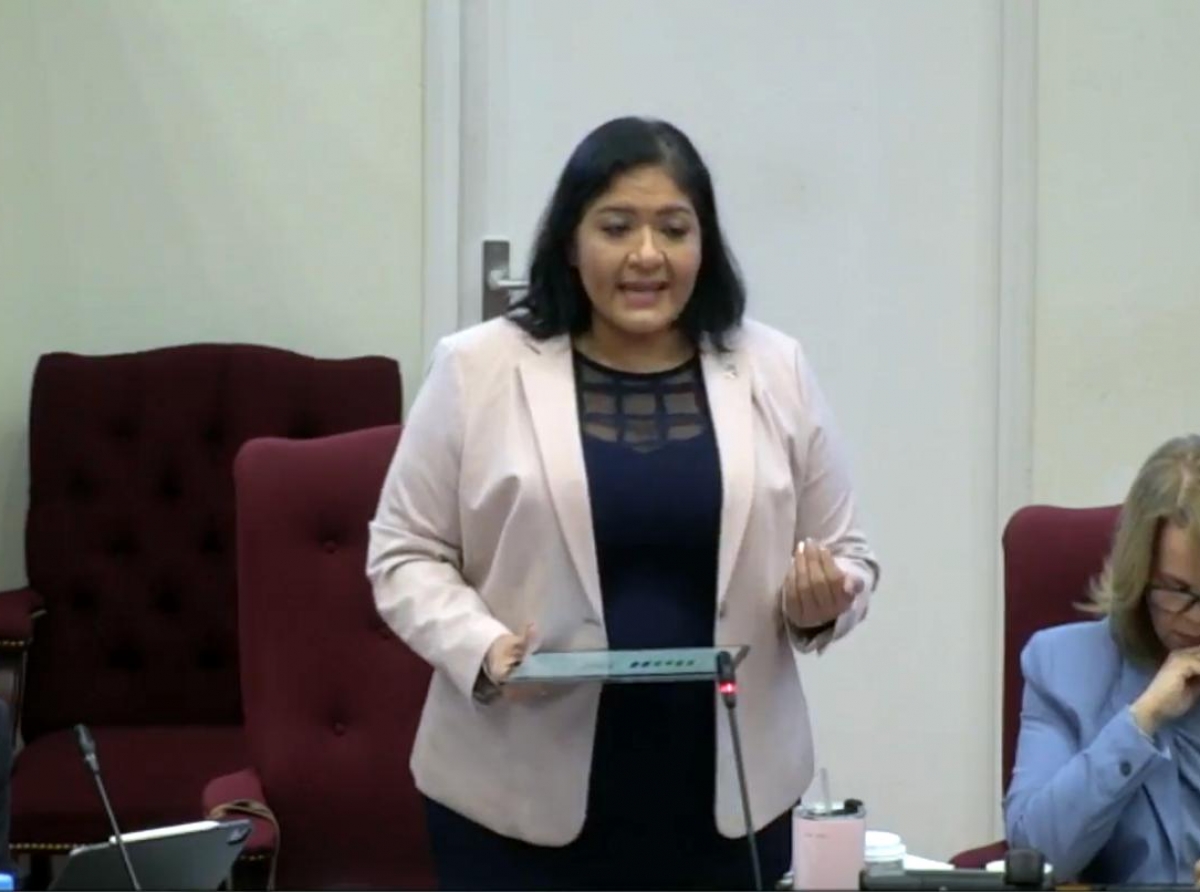 Dialuna Minister Xiomara Maduro a presenta e Najaarsnote 2022 na Parlamento