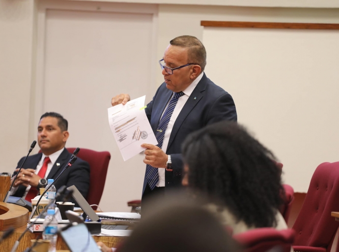 Minister Croes a duna cuenta riba maneho di cartera di enseñansa y deporte pa e prome 6 lunanan
