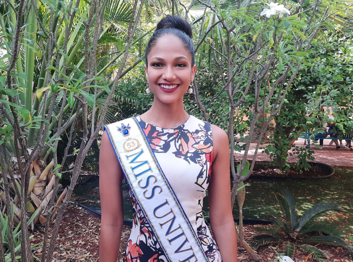 Kiara Arends como studiante di Master’s di Ley ta combina magnifico su titulo como Miss Universe Aruba