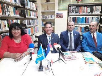 Biblioteca Nacional Aruba awor ta conta cu un skina di buki na idioma Frances