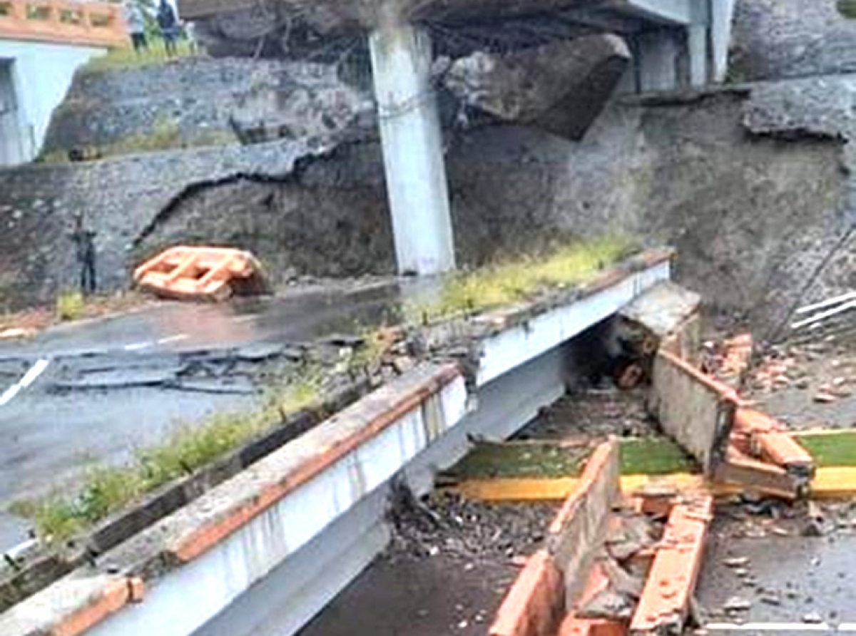 Horcan Fiona a basha viaducto di highway abao y cuatro Aeropuerto ta cera