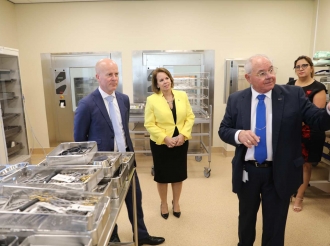 ImSan a celebra ‘Ring Bell Ceremony’  na honor di e 500 pashentnan cu a finalisa nan tratamento cu exito