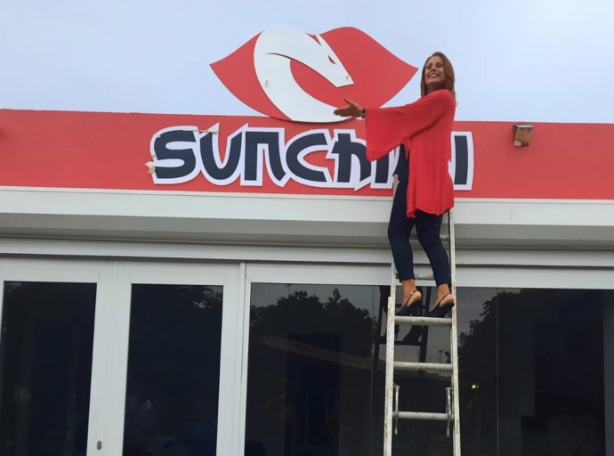 'Sunchimi' a devela su logo basa den un concepto di cuminda latino cu esencia asiatico