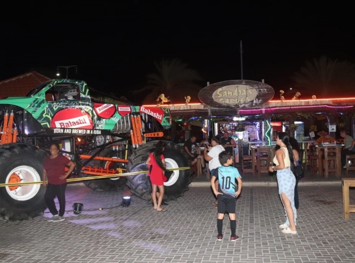 Sandra’s Garden a haya bishita di Monstertrucks