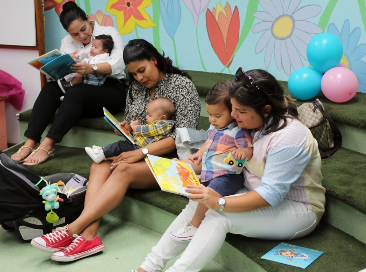 Awor Biblioteca ta ofrece Proyecto BoekStart pa baby di 3 luna te 2 aña