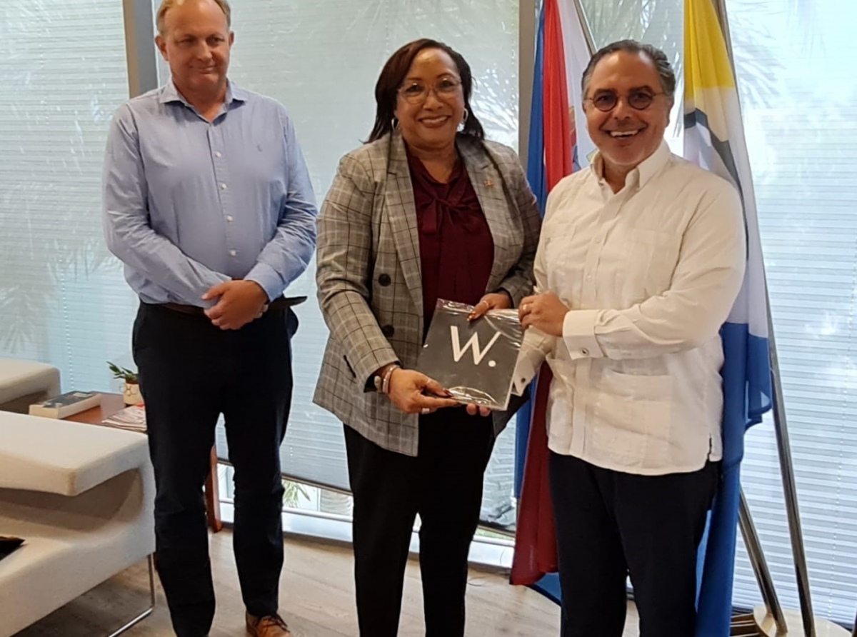 Consul-General di Suriname a bishita Hof di Corte Comun di Husticia