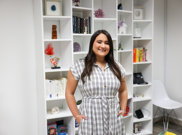 Dr. Audrey Kan ta cuminza eherce su trabao na Aruba