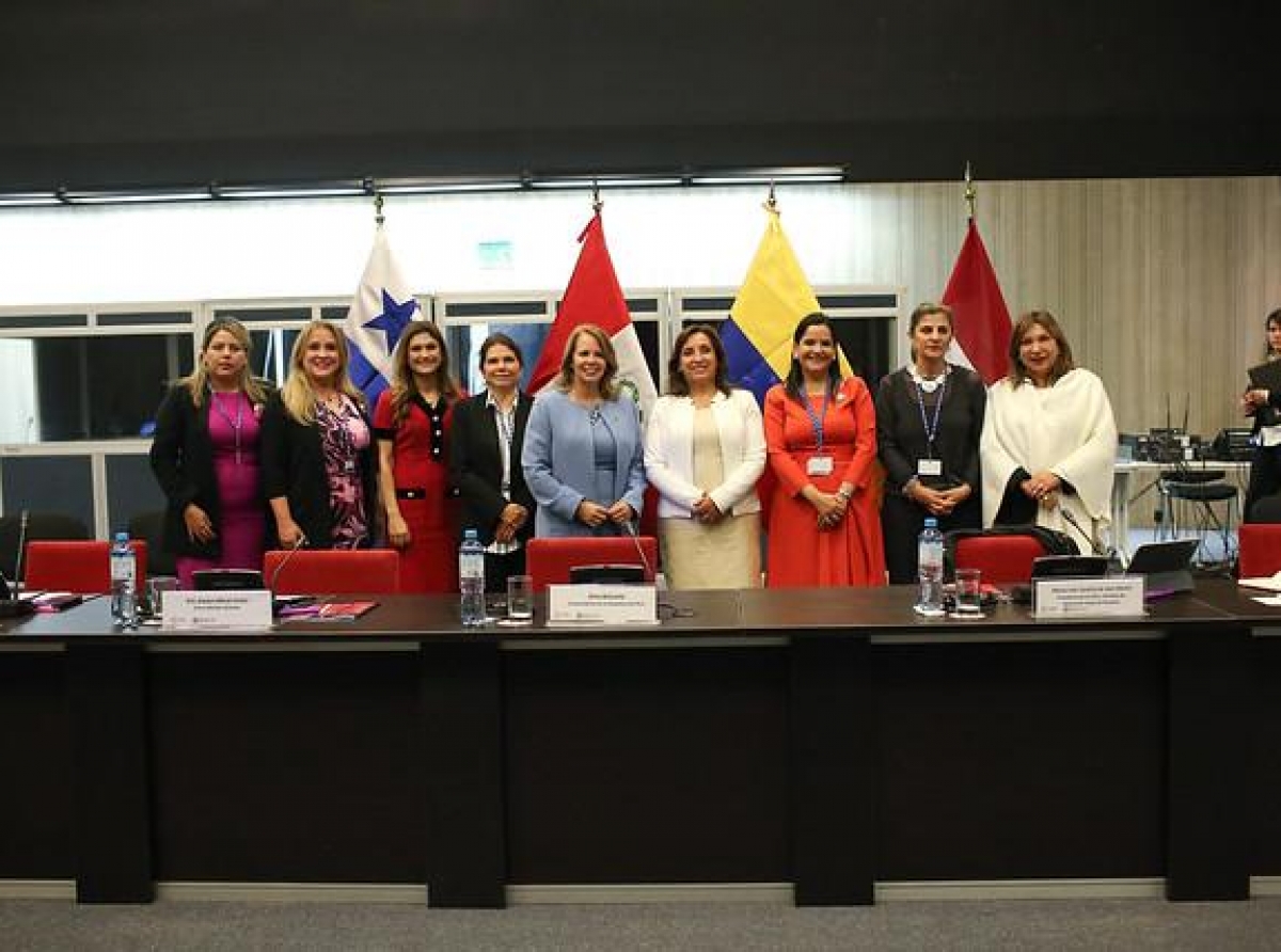 Prome Minister tabata orador na un Cumbre riba Derechonan di Hende Muhe