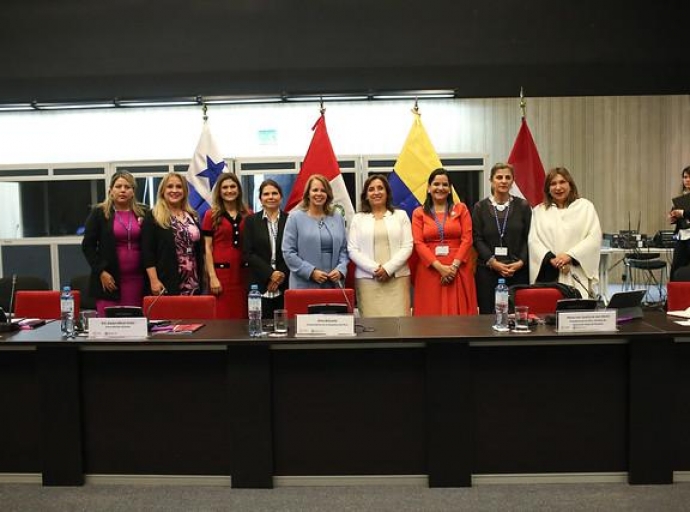 Prome Minister tabata orador na un Cumbre riba Derechonan di Hende Muhe