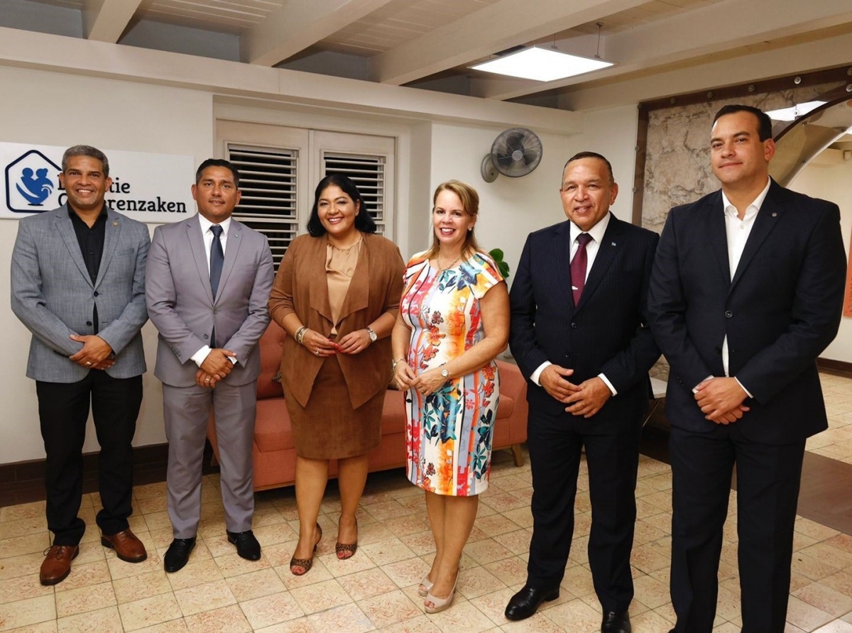 Apertura di e edificio di Directie Ouderenzaken