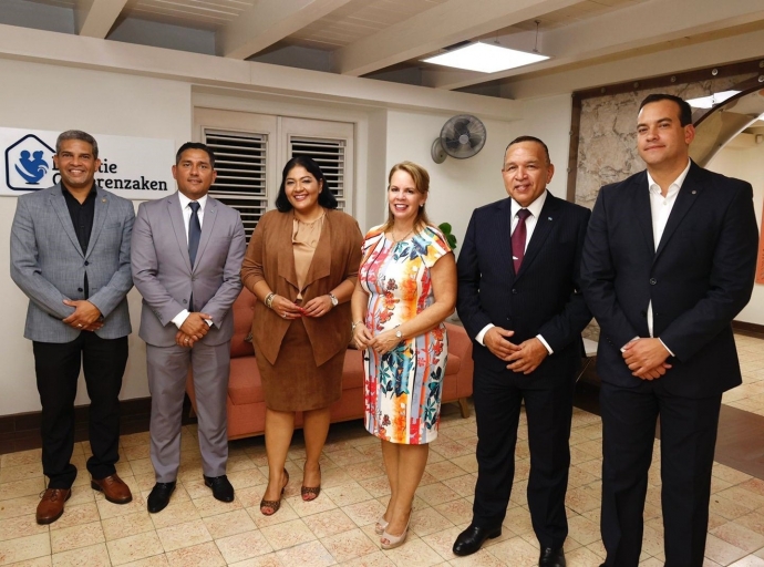 Apertura di e edificio di Directie Ouderenzaken