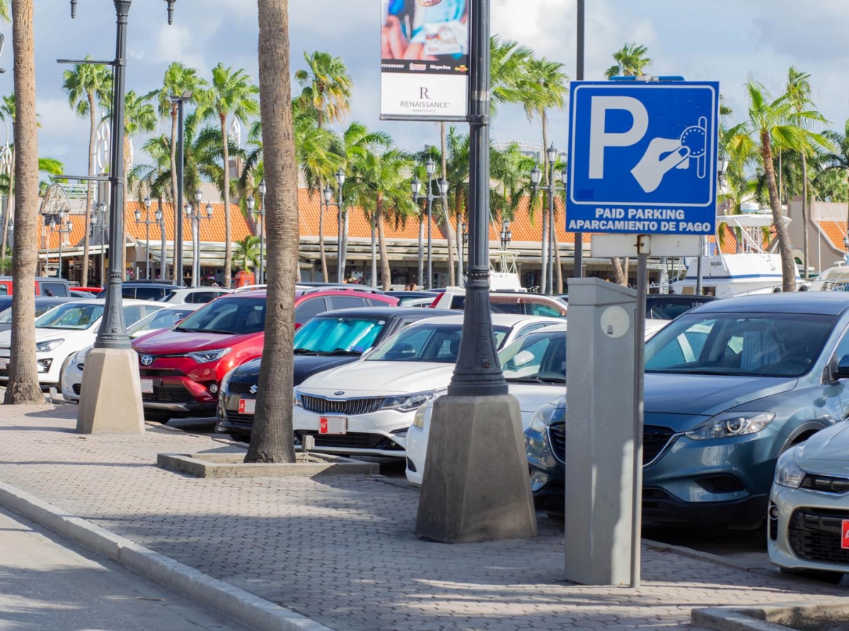 Minister Arends ta spera cu e reintroduccion di Aruparking por trece orden den e situacion caotico di parkeo den centro di ciudad