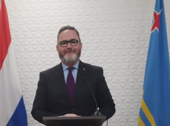 Minister Glenbert Croes ta anuncia e 'Mision Ecuador' cu e lo emprende Diabierna cu ta bin