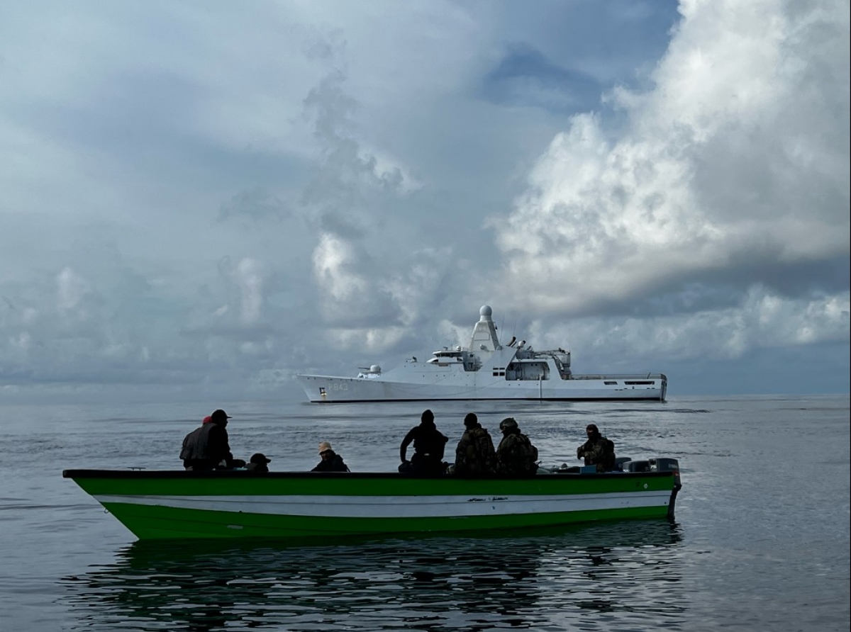 Nunca antes un barco di Marina Hulandes a yega di captura asina hopi droga