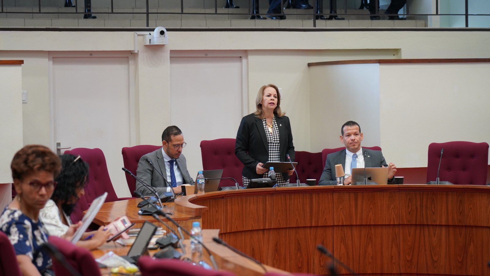 Comision ta conseha gobierno pa no habri frontera cu Venezuela mientras ainda ta na mesa di deliberacion