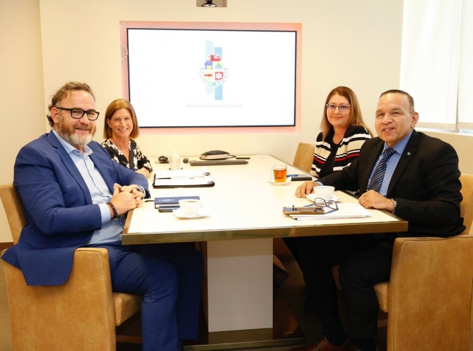 Ministronan a reuni encuanto e Plataforma Enseñanza y Labor