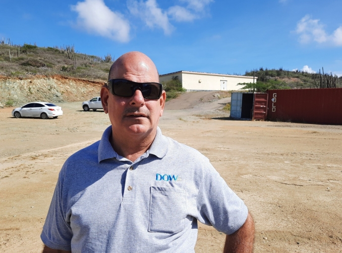 Ta calculando un cantidad di 14 pa 15 container di clapchi cu lo mester yega Aruba e aña aki