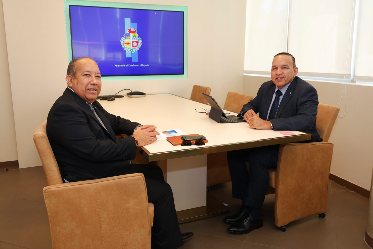 Minister Endy Croes a reuni cu Minister Plenipotenciario na Hulanda Sr. Ady Thijsen