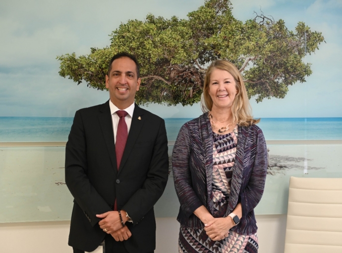 Minister Oduber reuni cu Consul General di Merca