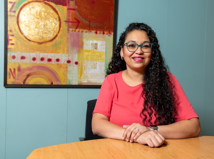 Carina a bira empleado di luna na Aruba Bank
