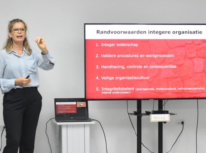 Bureau Integriteit Aruba a organisa training encuanto Integridad na pia di trabou