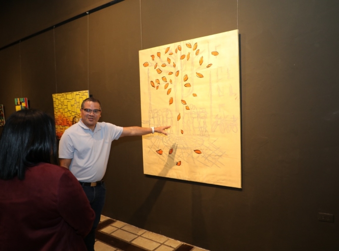 Minister Maduro a bishita exposicion 'POP-ART' di Elgin Flanegien