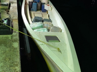Cuatro Venezolano den speedboat cerca di Curaçao gara cu 440 kilo di droga