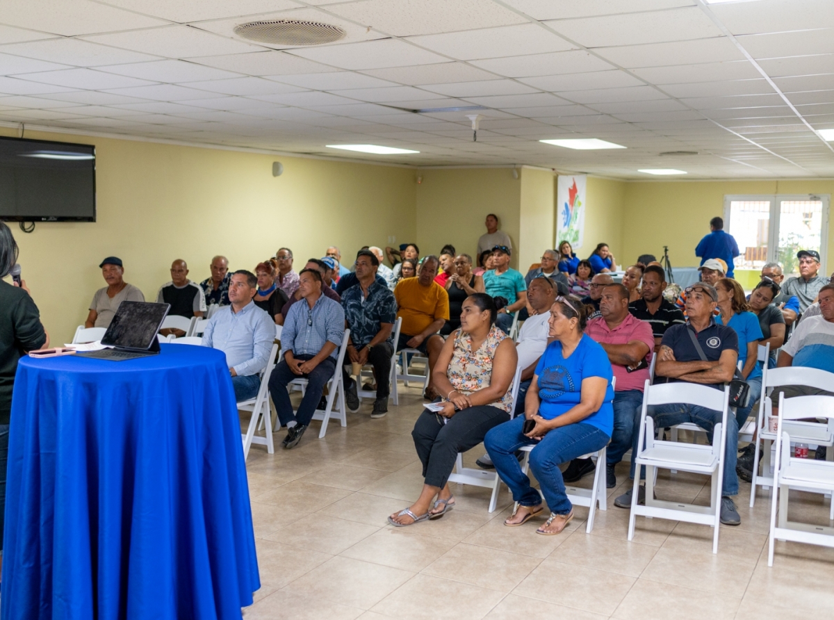 A organisa un exposicion unda ta brinda oportunidad pa ploegnan di Serlimar 