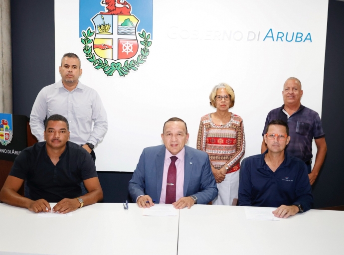 Minister Endy Croes a firma MOU cu Arubaanse Bond van Motorsports y Aruba Drag Racing Association