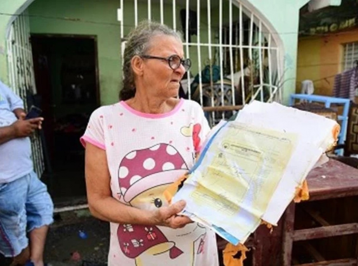 Awacero a bay cu tur placa cu muher Dominicana a spaar pa bay haci test di curazon