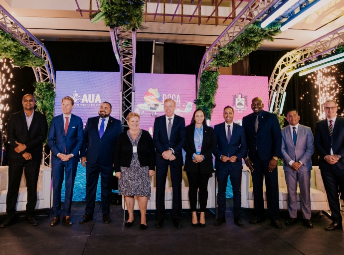 MoU firma pa mihor conexion aereo den Caribe Hulandes