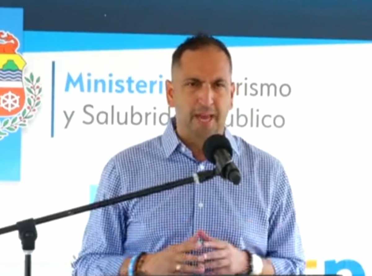 Minister di Turismo a anuncia comienzo di proyecto di plaza y anker na Cas Ariba