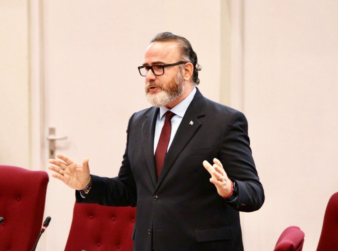 “Mi ta lamenta cu oposicion ta bagatelisa esfuersonan di gobierno pa baha awa y coriente”