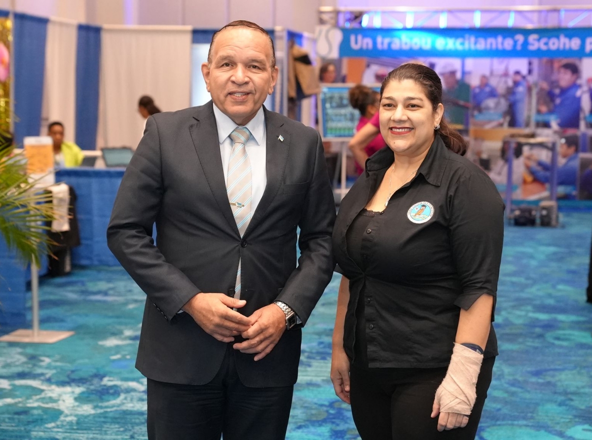 Minister Endy Croes ta gradici Aruba College Fair 2022 cu nan evento exitoso