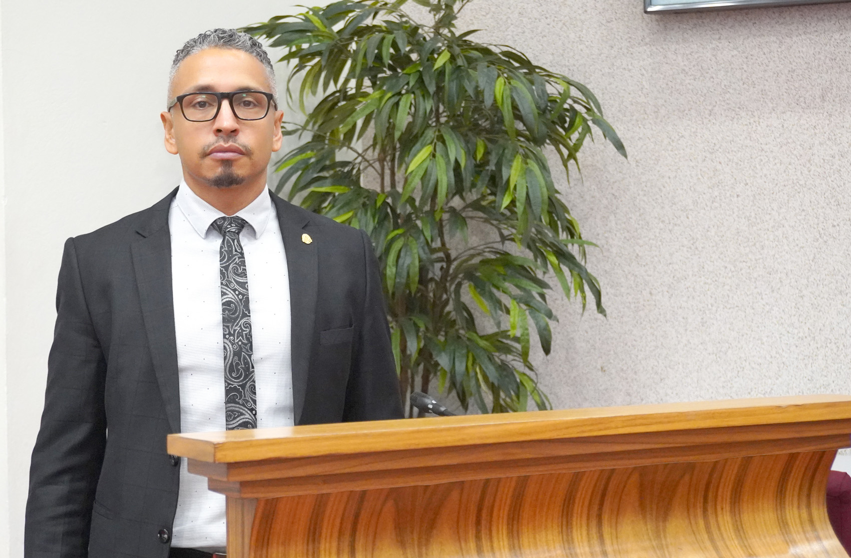 Parlamentario  Alvin Molina ta kere cu DIP ta e obstaculo pa nos economia por desaroya