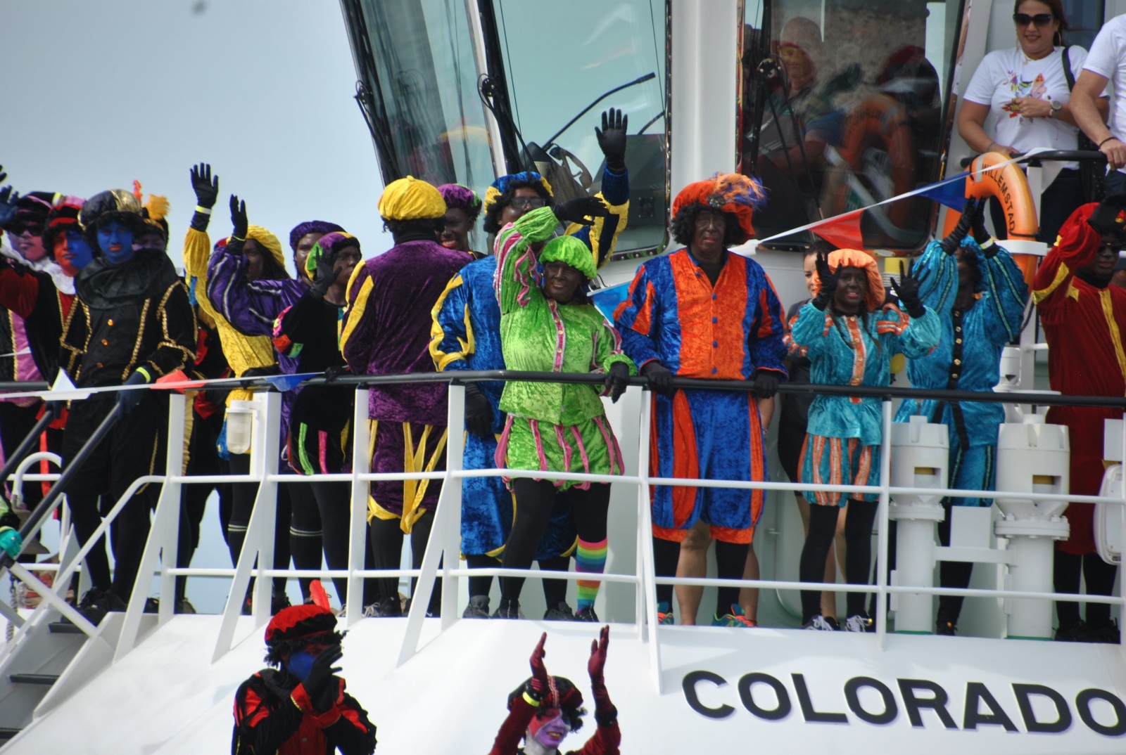 Sinterklaas y Pietnan di color a yega Aruba!