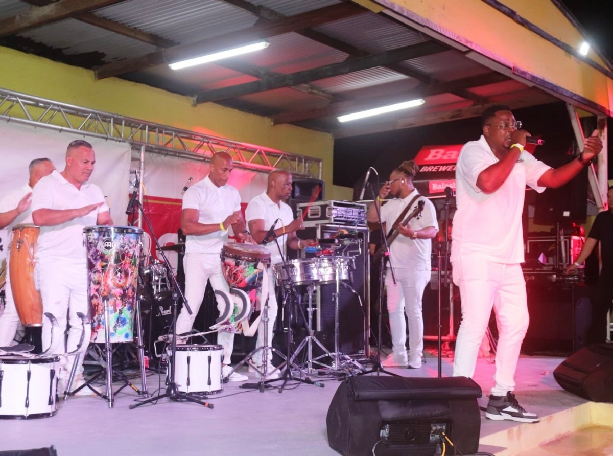 Aruba Caiso & Soca Monarch a ranca sali den bario