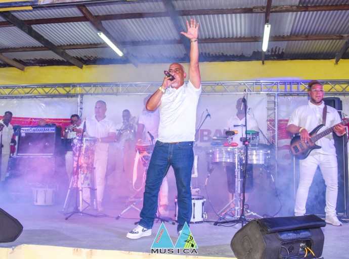 Un total di 5 banda, 16 participante, 16 Soca y 1 Caiso lo resona diasabra awor na Centro di Bario Playa Pabao