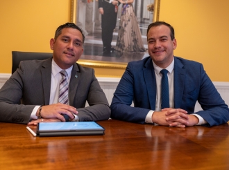 A firma un MoU y lo enfoca riba vehiculonan cero-emision