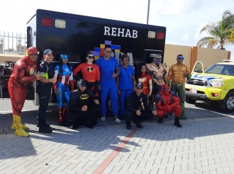 Muchanan a goza riba di evento di nos servicionan di emergencia